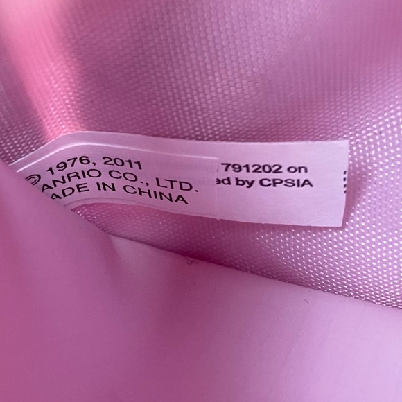 Hello Kitty Wallet 2011 - Picture 7 of 13